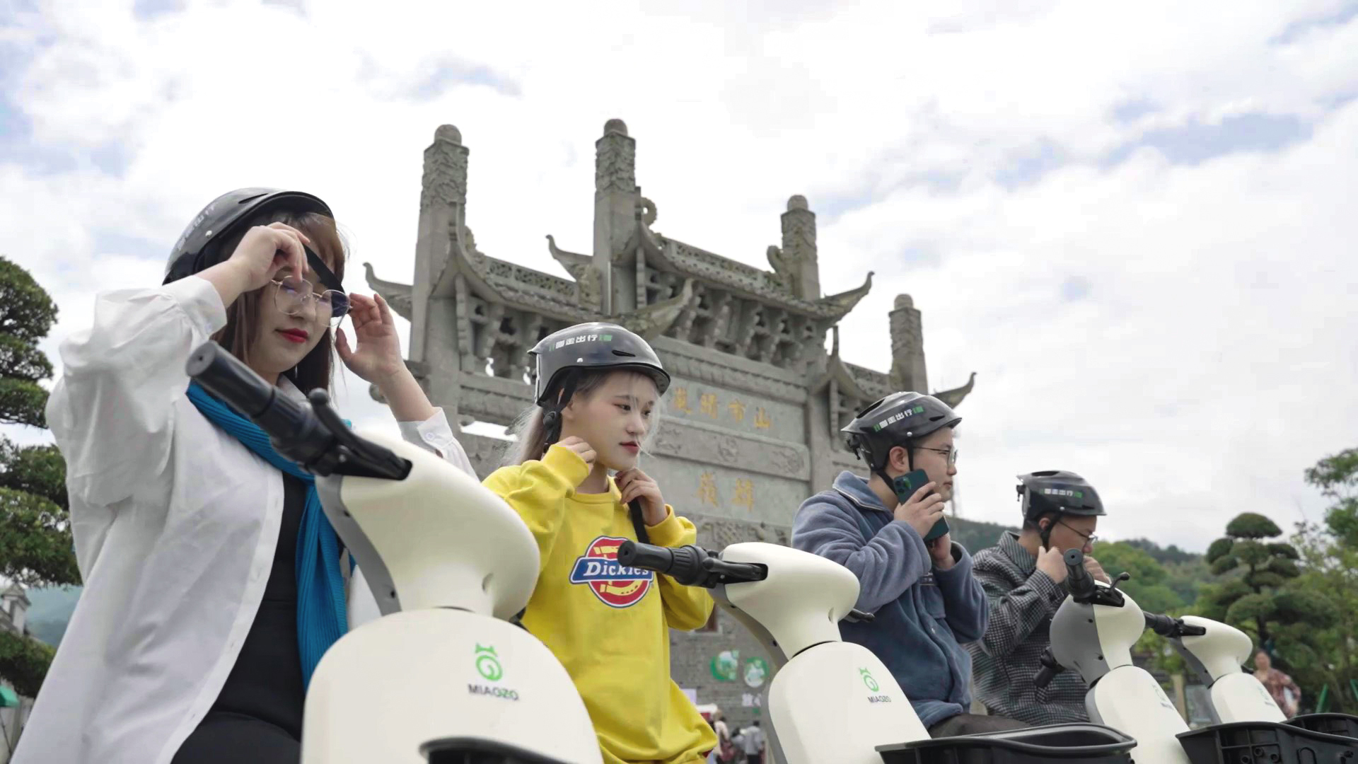 共享電動(dòng)車便捷出行改變生活 共享電動(dòng)車便捷出行改變生活